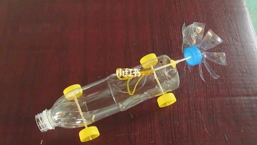 手工制作小汽车简单做法塑料瓶视频，手工制作：如何利用废弃的塑料瓶制作汽车玩具