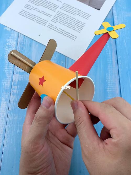 手工制作玩具飞机全图片步骤(怎么做玩具直升机简单又好玩)